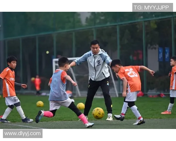 足球明星车什么根揭示了他背后的故事与奋斗历程让我们一起走进他的世界